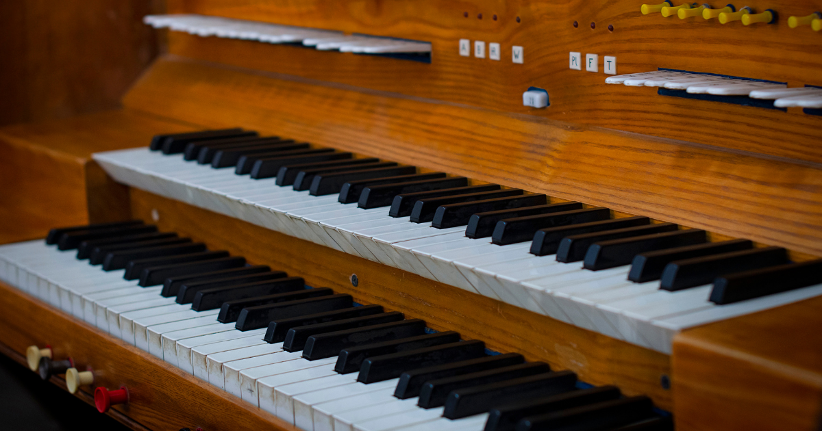 Organ or Piano: Similarities and Differences