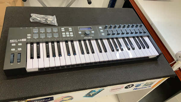 Arturia KEYLAB ESSENTIAL 49 BK - B Stock