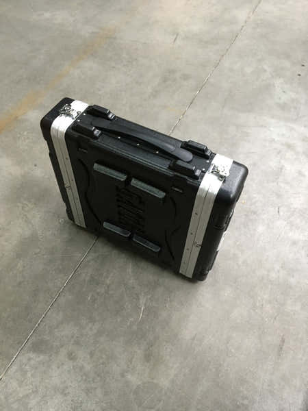 Gator GR2L 2U - B Stock