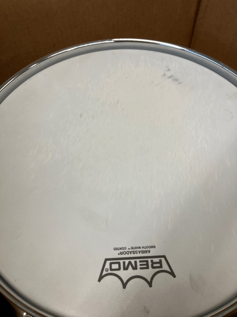 PRESIDENT PHENOLIC ROCK 22 PEARL WHITE OYSTER DRUM SET - B Stock