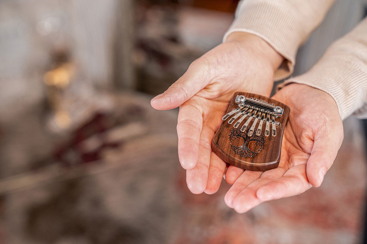 MEINL SONIC ENERGY MINI KALIMBA 8 NOTES BLACK WALNUT TREE OF LIFE