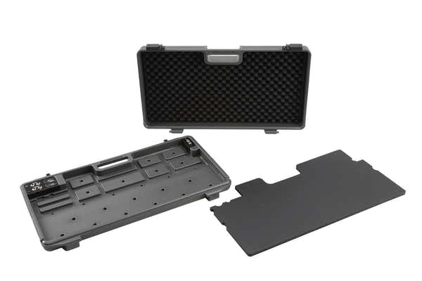 BCB-90X MOLDED PLASTIC CARRY CASE WITH I/O INTERFACE FOR 9 PEDALS + DAISY CHAIN POWER CABLE