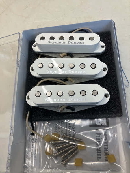 Seymour Duncan PSYCHEDELIC STRATOCASTER KIT CAPOTS PARCHEMIN - B Stock