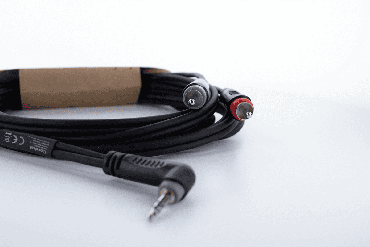 Y-Cable Angled Stereo Mini-Jack / 2 RCA 1 M