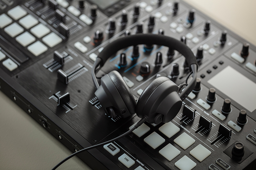 TMA-2 DJ Xe