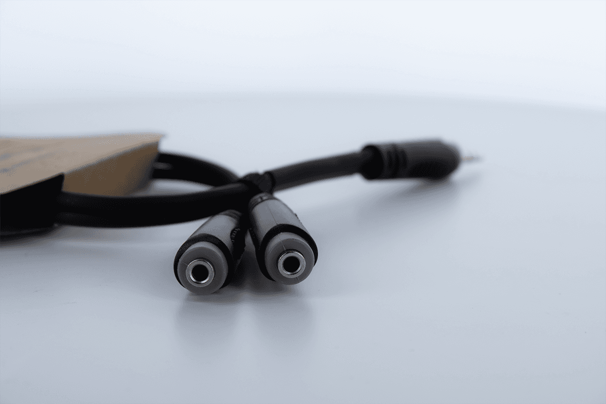 Y Cable Stereo Mini-Jack/2 Female Stereo Mini-Jacks 30 CM