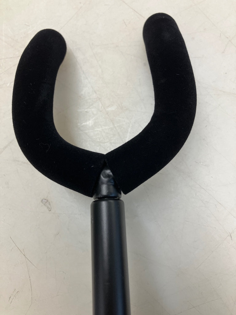 GS403 WALL MOUNTED GUITAR STAND - B Stock