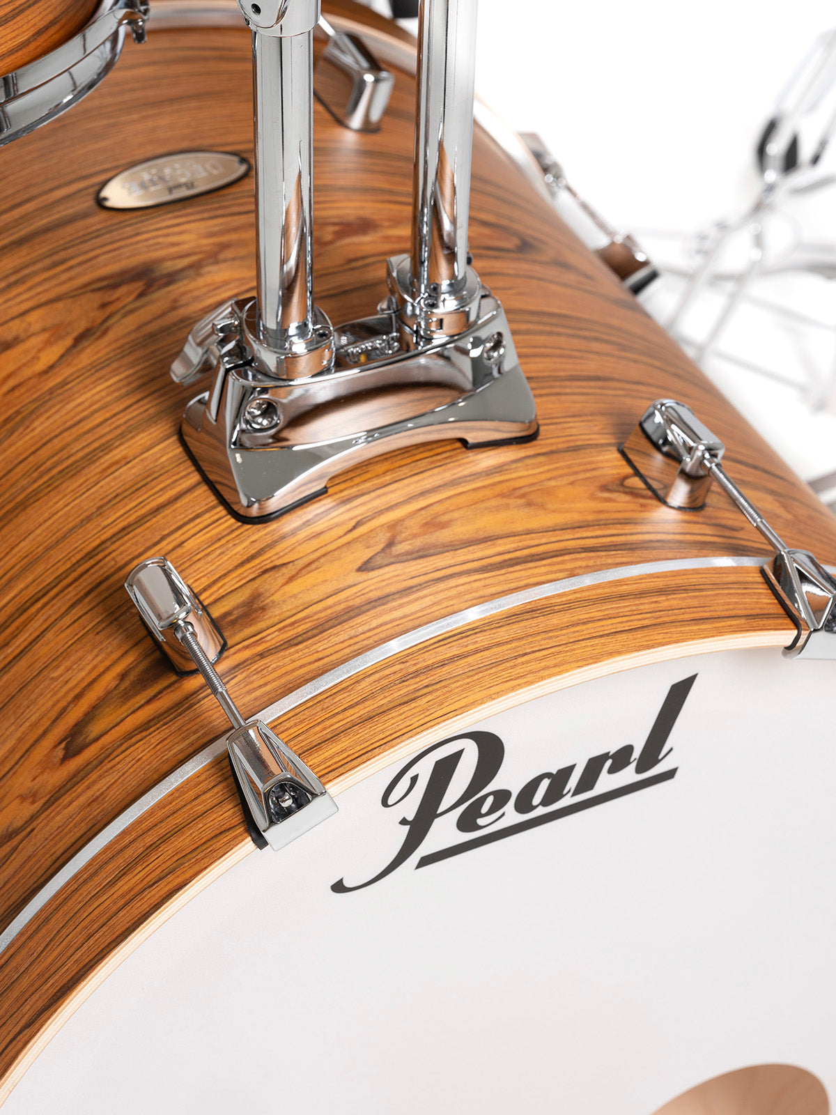 Decade Maple Artisan Rock 22" Satin Caramel Veil