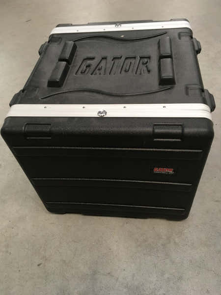 Gator RACK 19" 8U A ROULETTES - B Stock