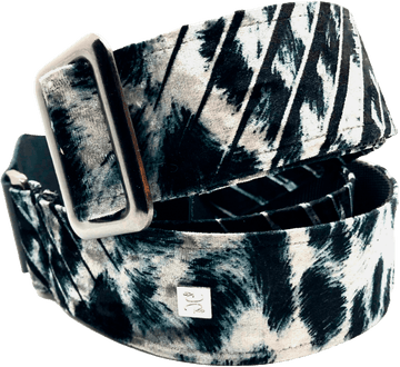 The Casandra Black & White
