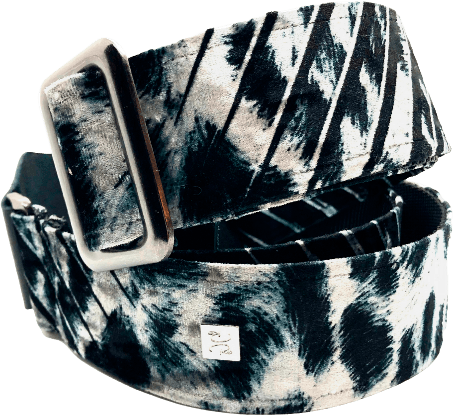 The Casandra Black & White