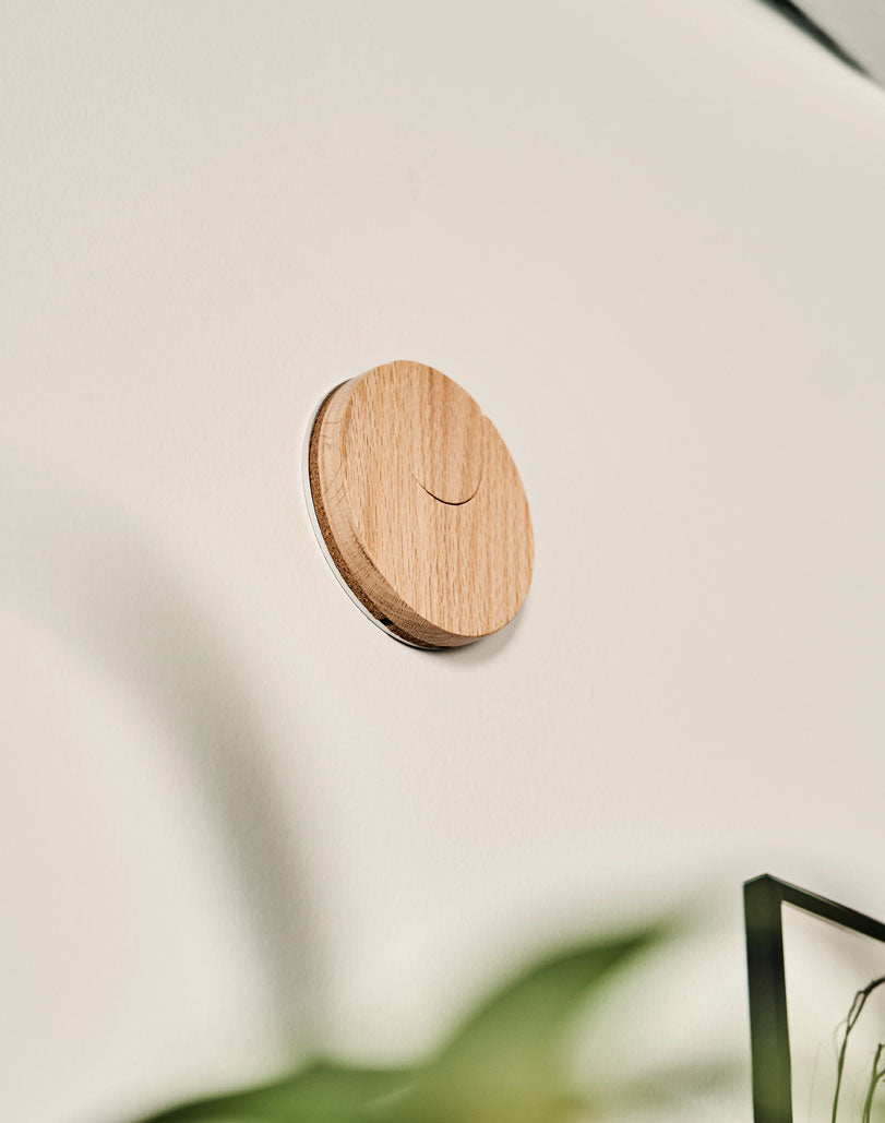 GUITAR WALL MOUNT HANGWITHME OAK
