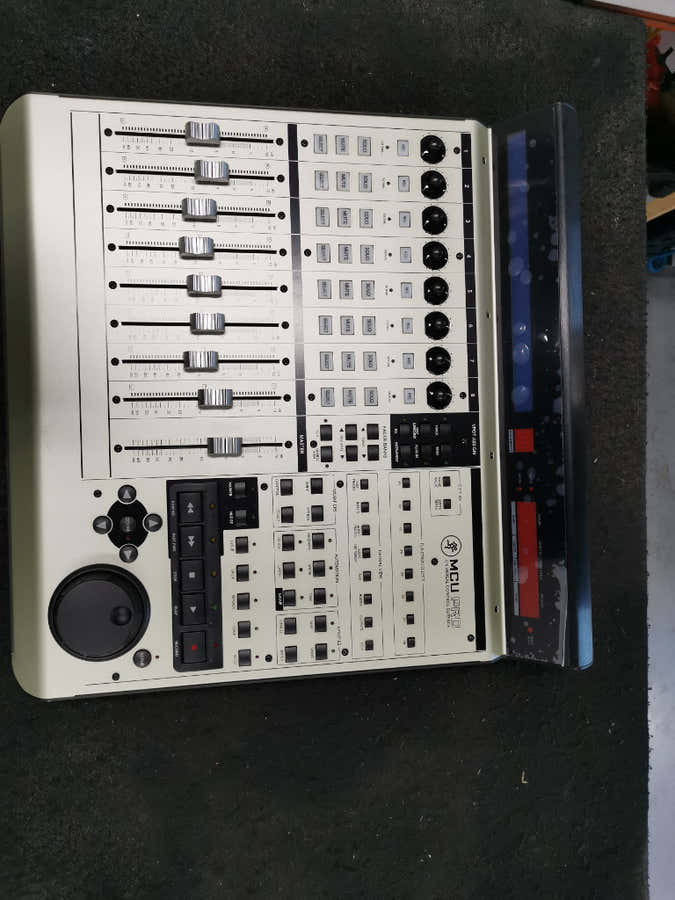 Control Universal Pro B-Stock